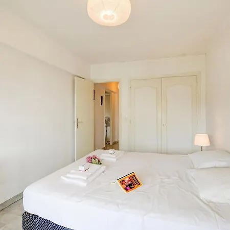 公寓 L'Ermitage - Apartment With Terrace - Happy Rentals 昂蒂布